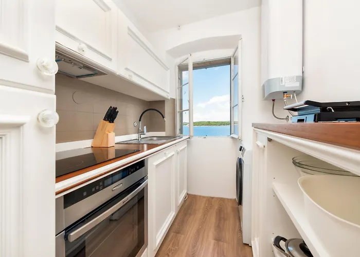 Marveda Sea View 2br Apartment *