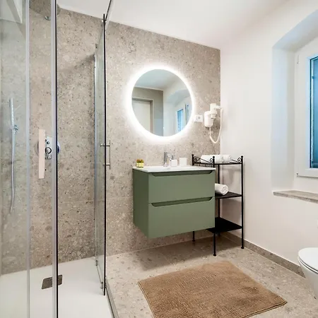Marveda Sea View 2br * רוביני