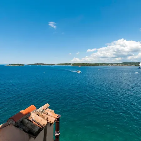 Marveda Sea View 2br * רוביני